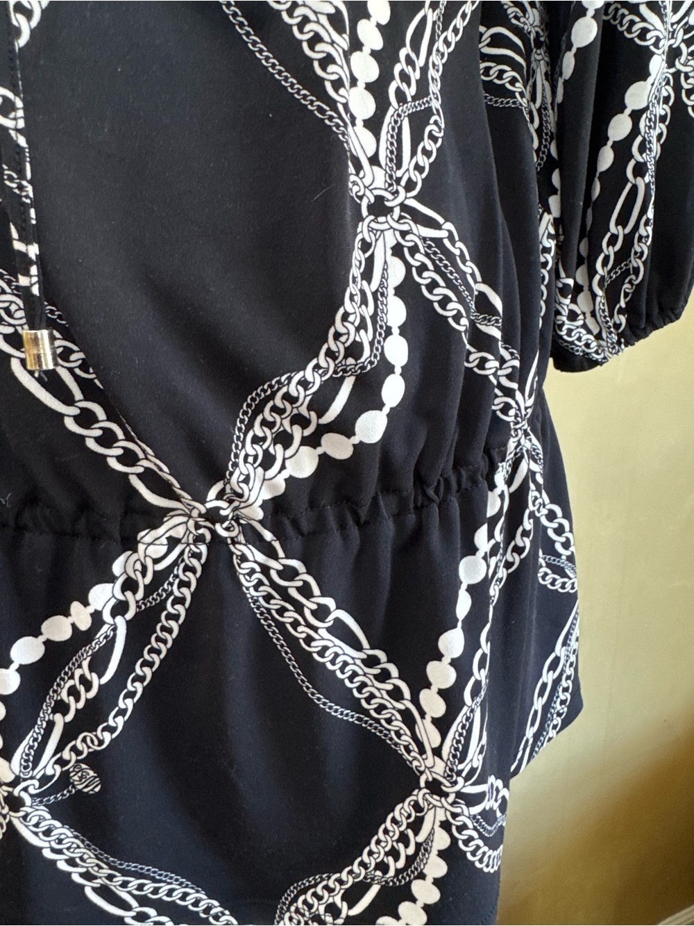 White House Black Market Black and White Chain-Print Top - Picture 2 of 5